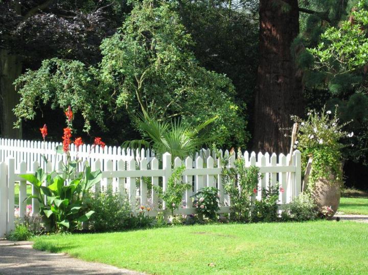 Des jardinières en vente à Neuilly-sur-Seine